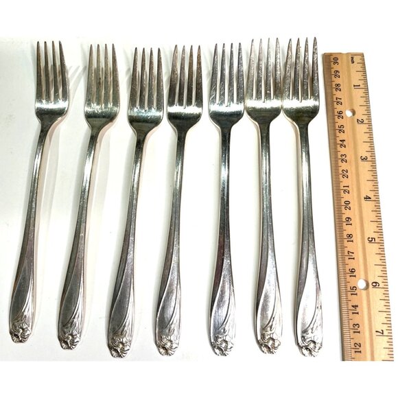 Set Of 7 Wm Rogers Mfg Co Silver Plated Floral Pattern Dinner Forks Vintage 67n - Picture 1 of 5
